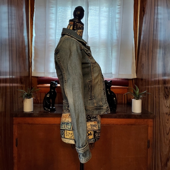 Vintage Urban Behavior Light Wash Cropped Denim Jacket - Picture 5 of 13